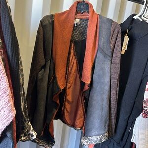 Buckle gimmicks cardigan